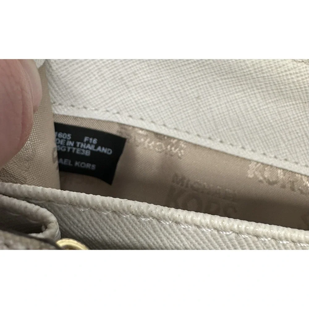 Auth MICHAEL KORS Wallet‎ MK Signature Vanilla Logo Plate